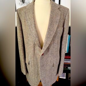 Harris Tweed Sports Coat. Size 42-44. Herringbone Weave. Excellent Condition.